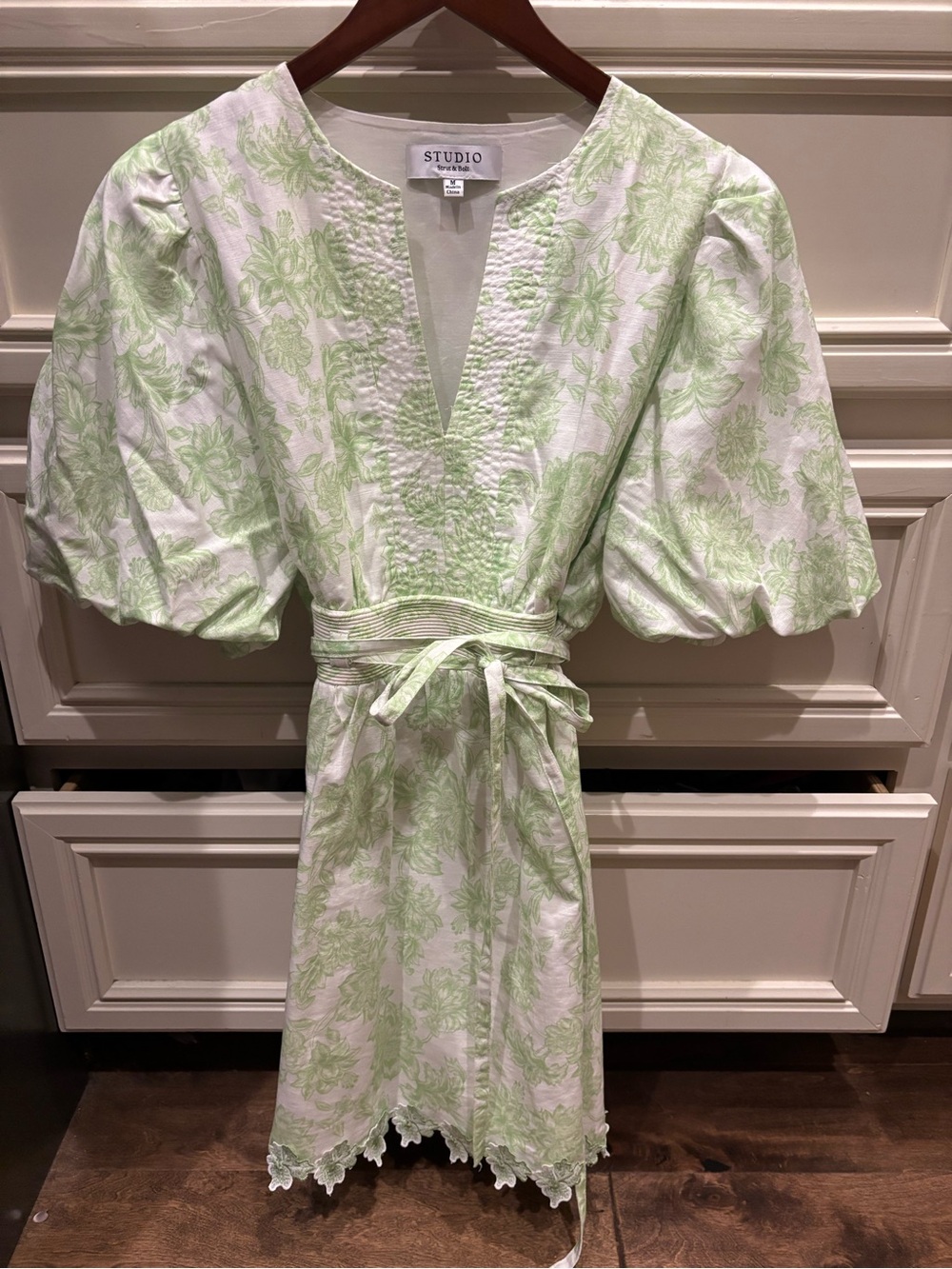 Strut and Bolt Green Floral Puff-Sleeve Wrap Dress, size Medium